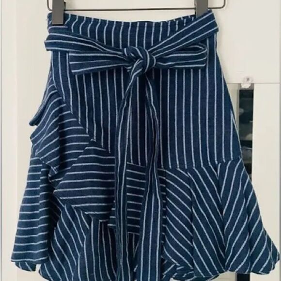 Alexis Anvivi Striped Linen Ruffle Wrap Mini Skirt. Denim blue/White. Size M. - Picture 3 of 6